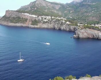 Afrika Bamabaataa & The Soulsonic Force - Planet Rock (1982)