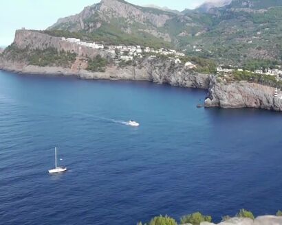 Afrika Bamabaataa & The Soulsonic Force - Planet Rock (1982)