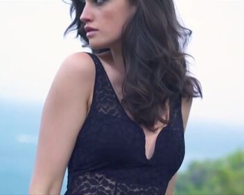 Franz Ferdinand - Take Me Out (2004)