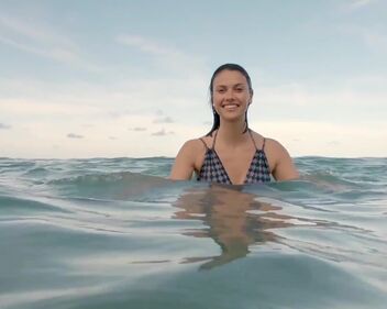 Joni Mitchell-Help Me (1974)