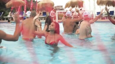 Franz Ferdinand - Take Me Out (2004)